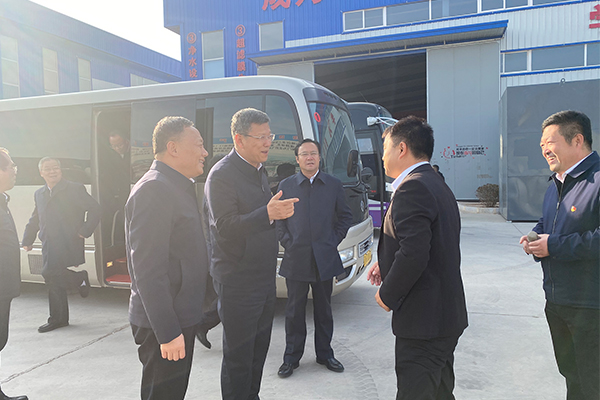 赤峰市黨政考察團(tuán)蒞臨遼寧一諾環(huán)境產(chǎn)業(yè)集團(tuán)有限公司進(jìn)行參觀考察 赤峰市黨政考察團(tuán)蒞臨遼寧一諾環(huán)境產(chǎn)業(yè)集團(tuán)有限公司進(jìn)行參觀考察