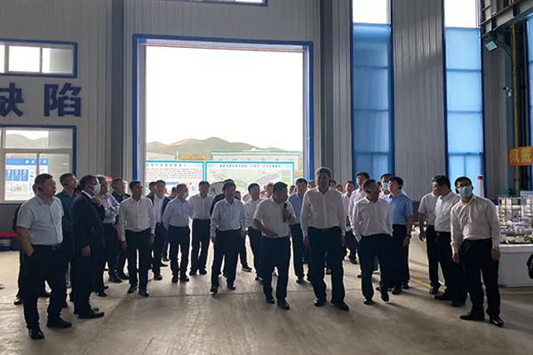 內(nèi)蒙古自治區(qū)黨委常委、通遼市委書記孟憲東攜考察團到一諾環(huán)境考察指導(dǎo)